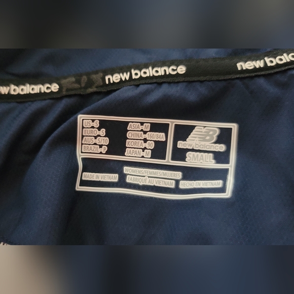NB New Balance hooded windbreaker in blue and white, size medium. - Picture 10 of 10